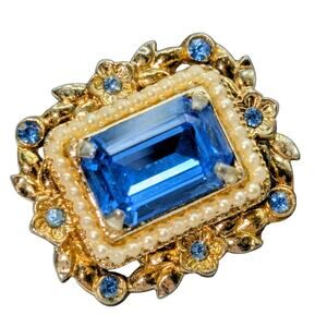 Vintage 40s Signed Coro Charmian Blue Emerald Cut Rhinestone Gold Tone Brooch